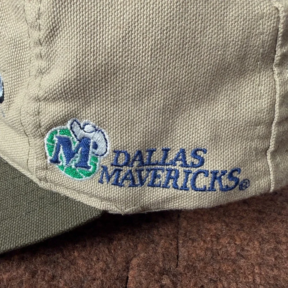 Vintage Dallas Mavericks Logo 7 Snapback Hat NBA Tan Green Two Tone Cap Mens